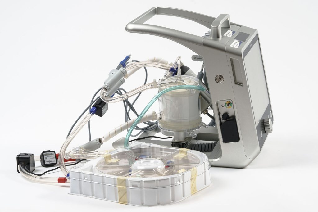 Lifemotion's compact ECMO system integrates pump