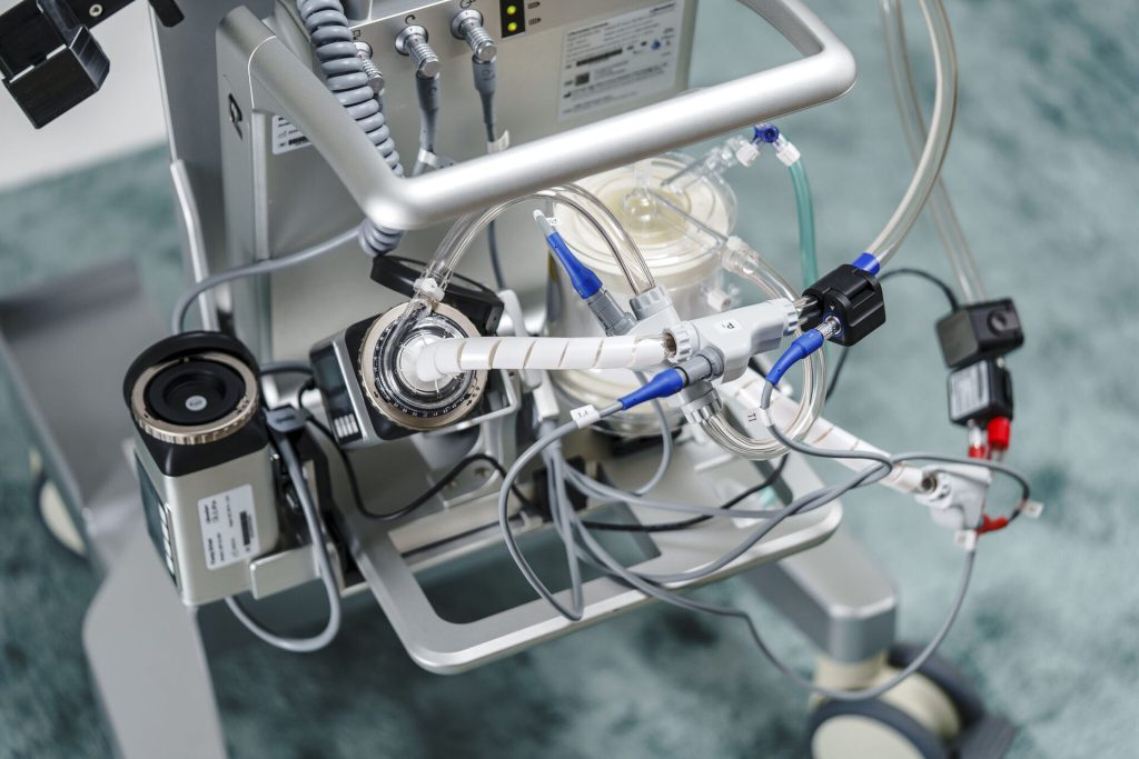 4 Mobile trolley configuration of the ECMO system,